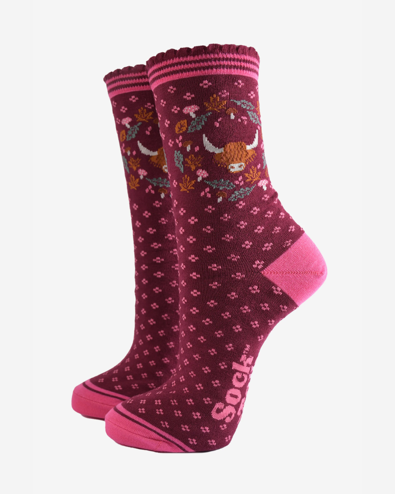 Highland Cow Floral Wreath Pink Unisex Socks