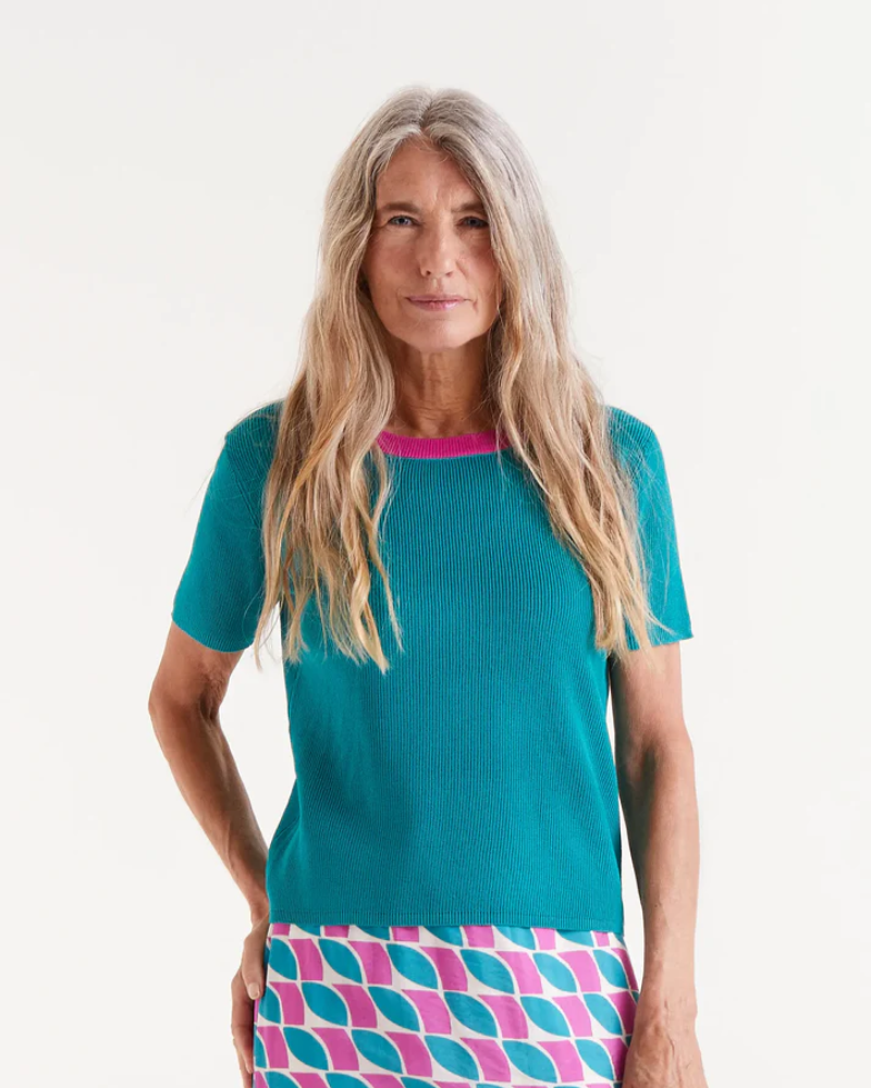 Teal Pink Neck Contrast Knit Top By Compania Fantastica