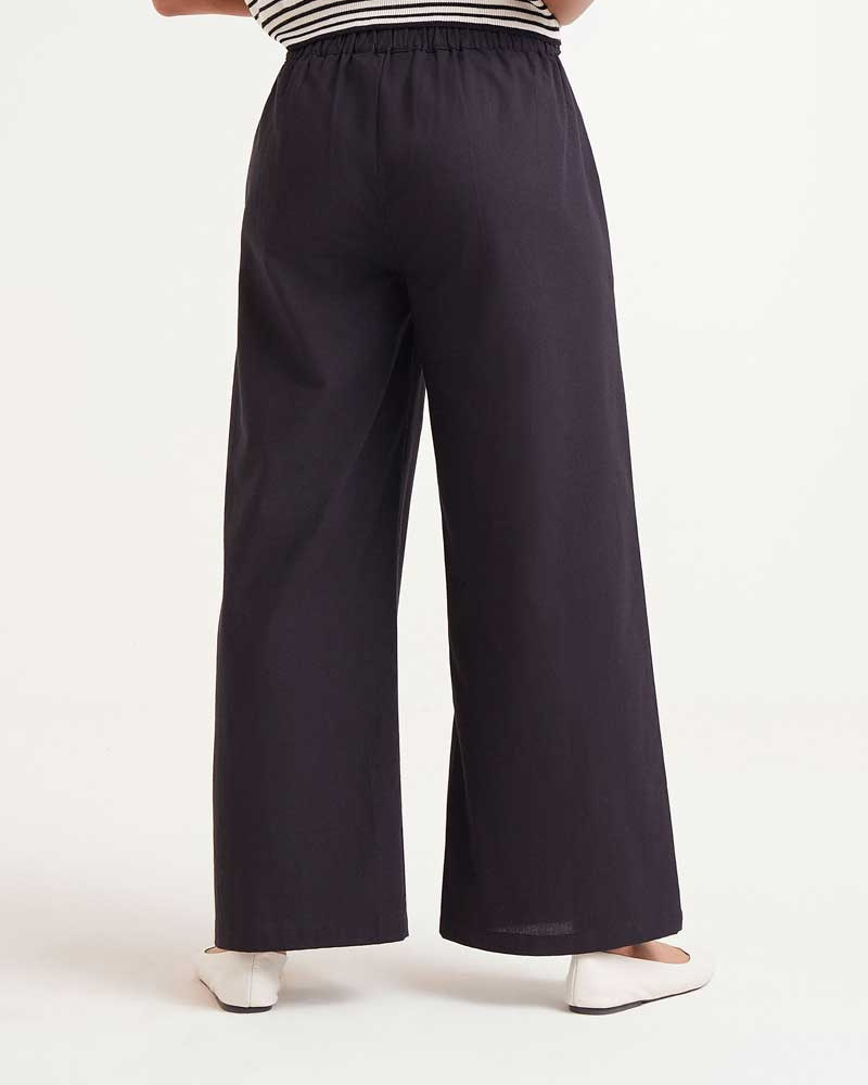 Wide Leg Buttoned Trousers In Black By Compania Fantastica