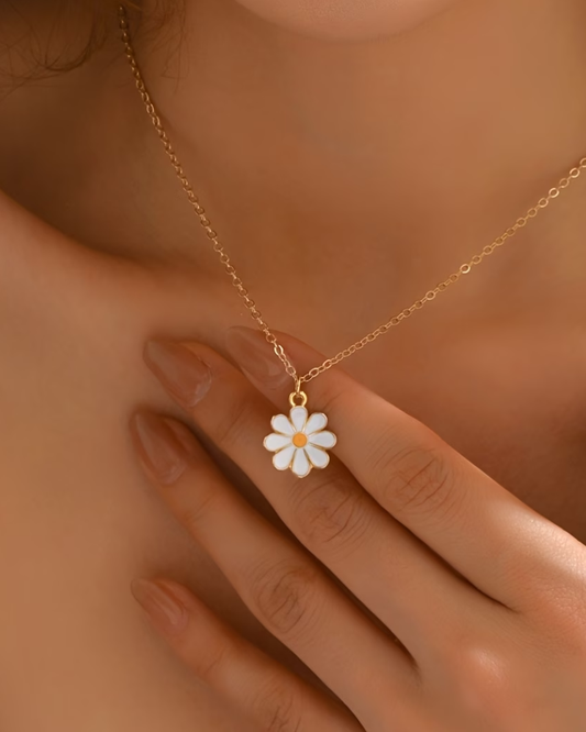 Simple Enamel Daisy Necklace