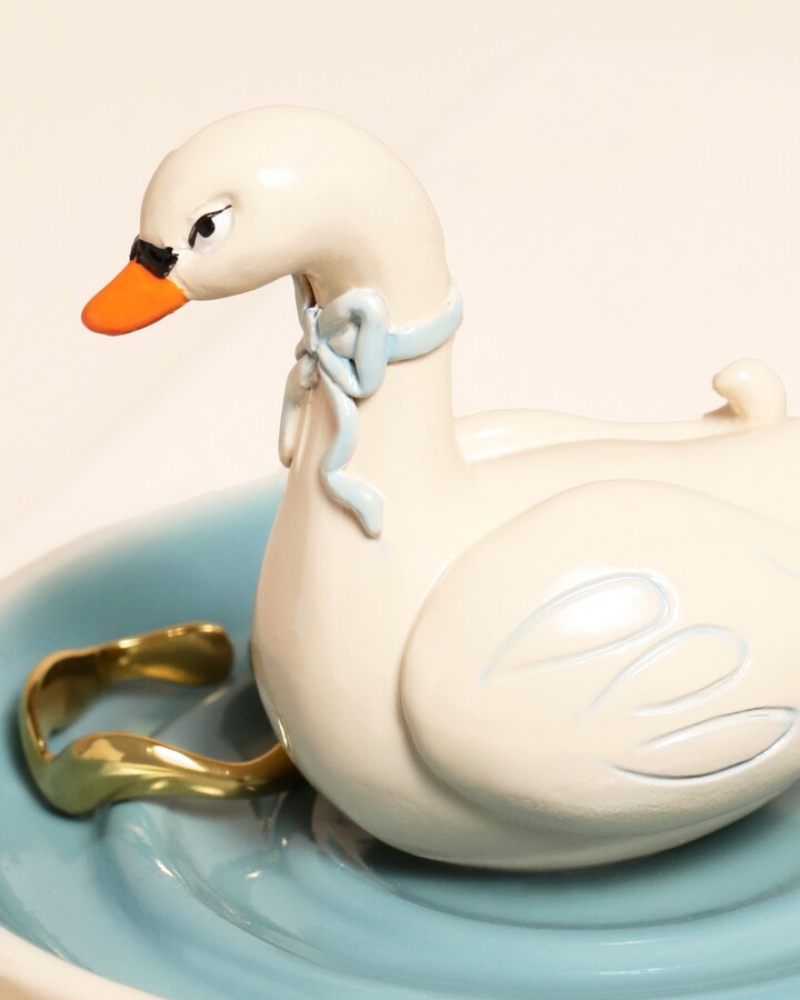 Swan Ceramic Ring Holder
